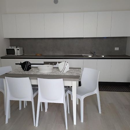 Jesolo Appartamenti F2 - Black And White מראה חיצוני תמונה