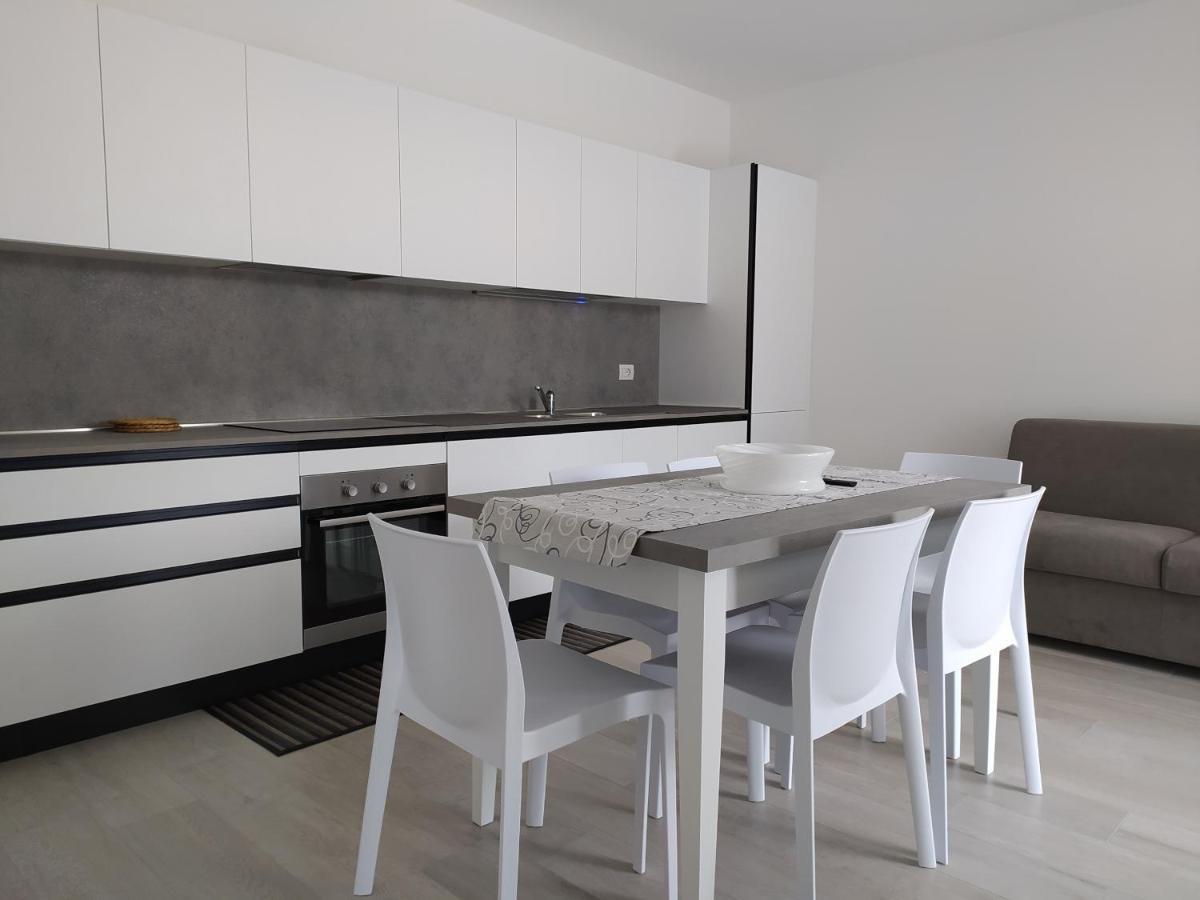Jesolo Appartamenti F2 - Black And White מראה חיצוני תמונה