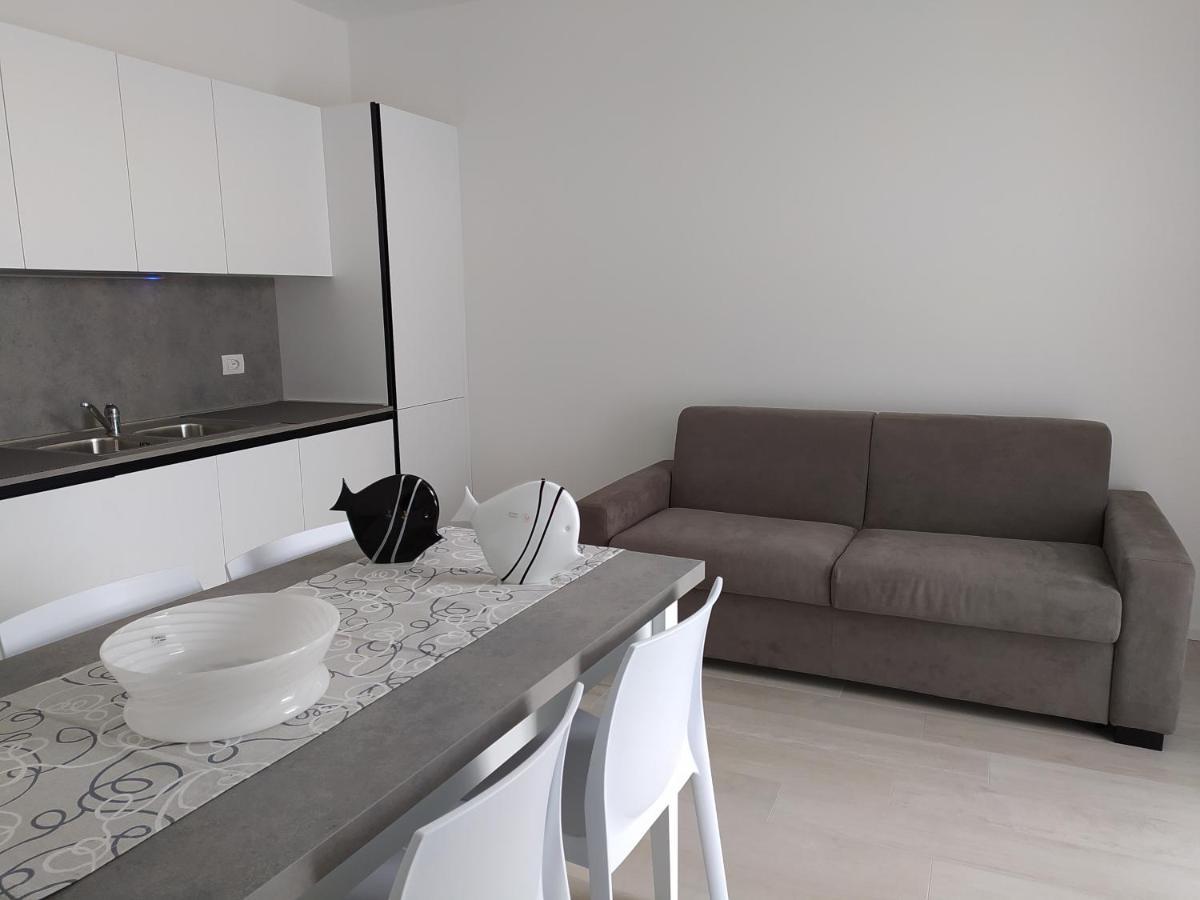 Jesolo Appartamenti F2 - Black And White מראה חיצוני תמונה