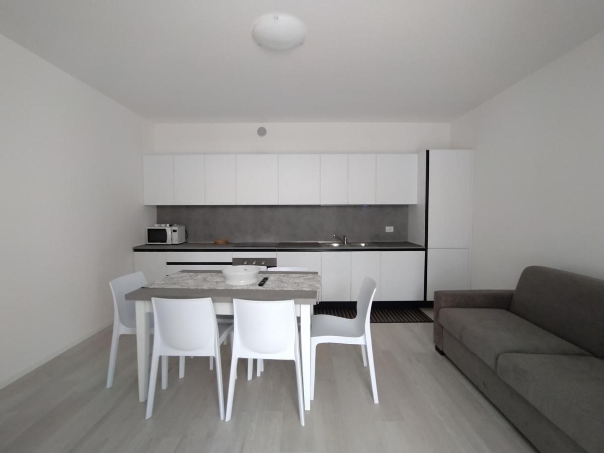 Jesolo Appartamenti F2 - Black And White מראה חיצוני תמונה