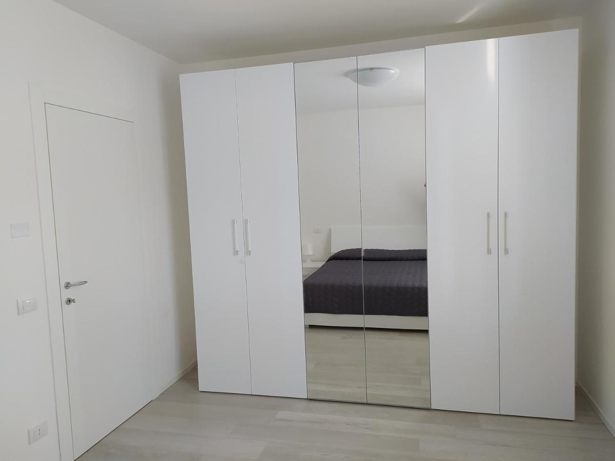 Jesolo Appartamenti F2 - Black And White מראה חיצוני תמונה