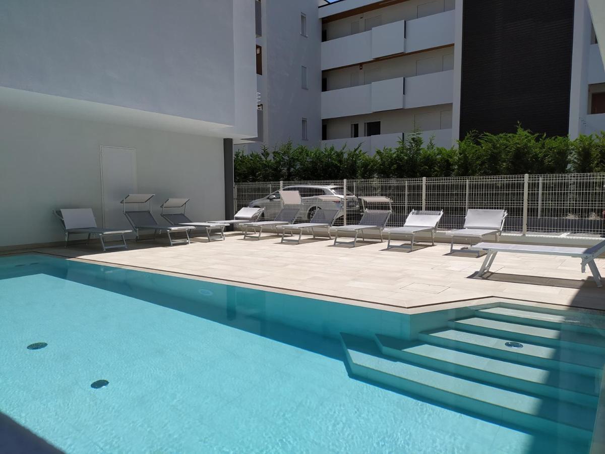 Jesolo Appartamenti F2 - Black And White מראה חיצוני תמונה